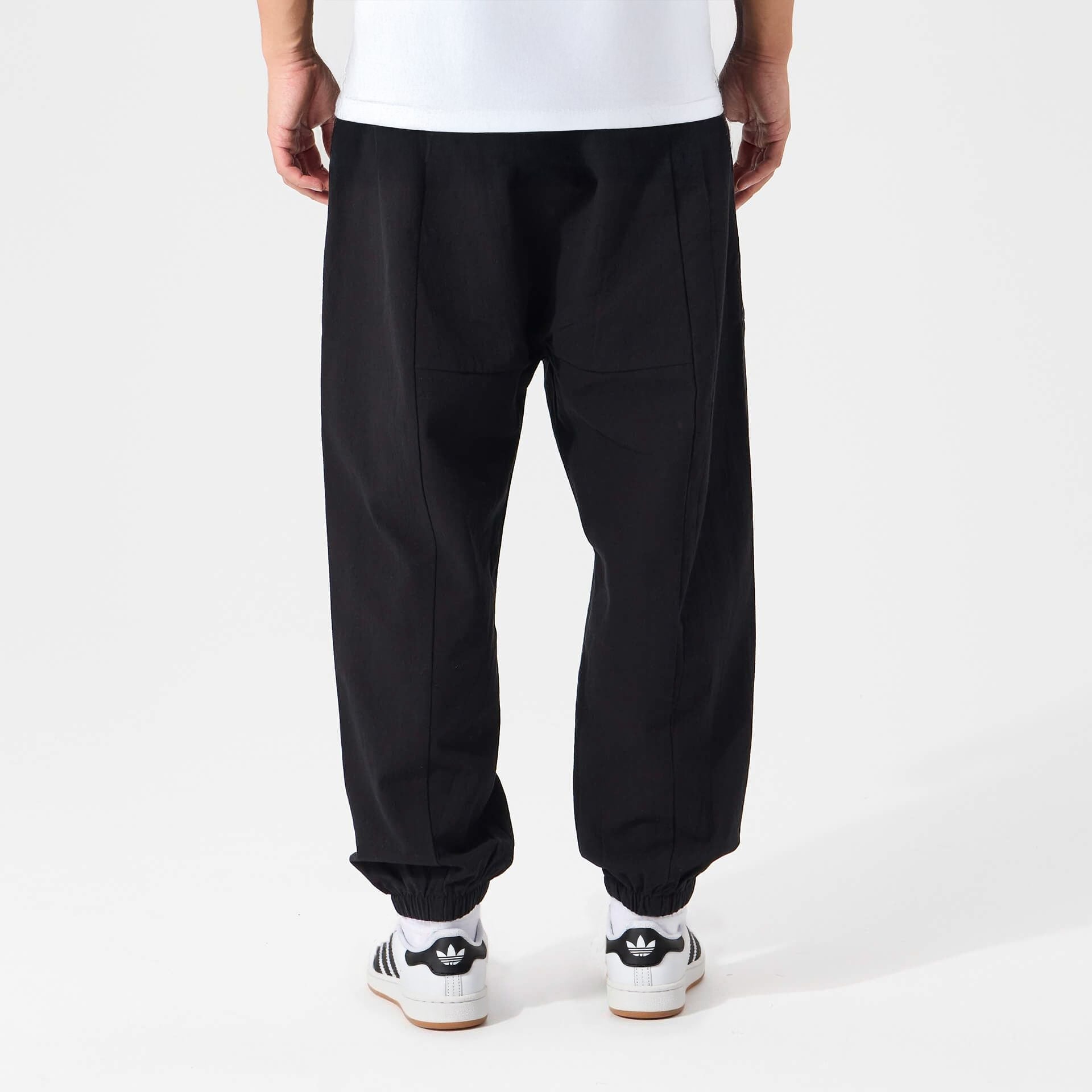 Andrés – Pantalón Deportivo Suelto Casual