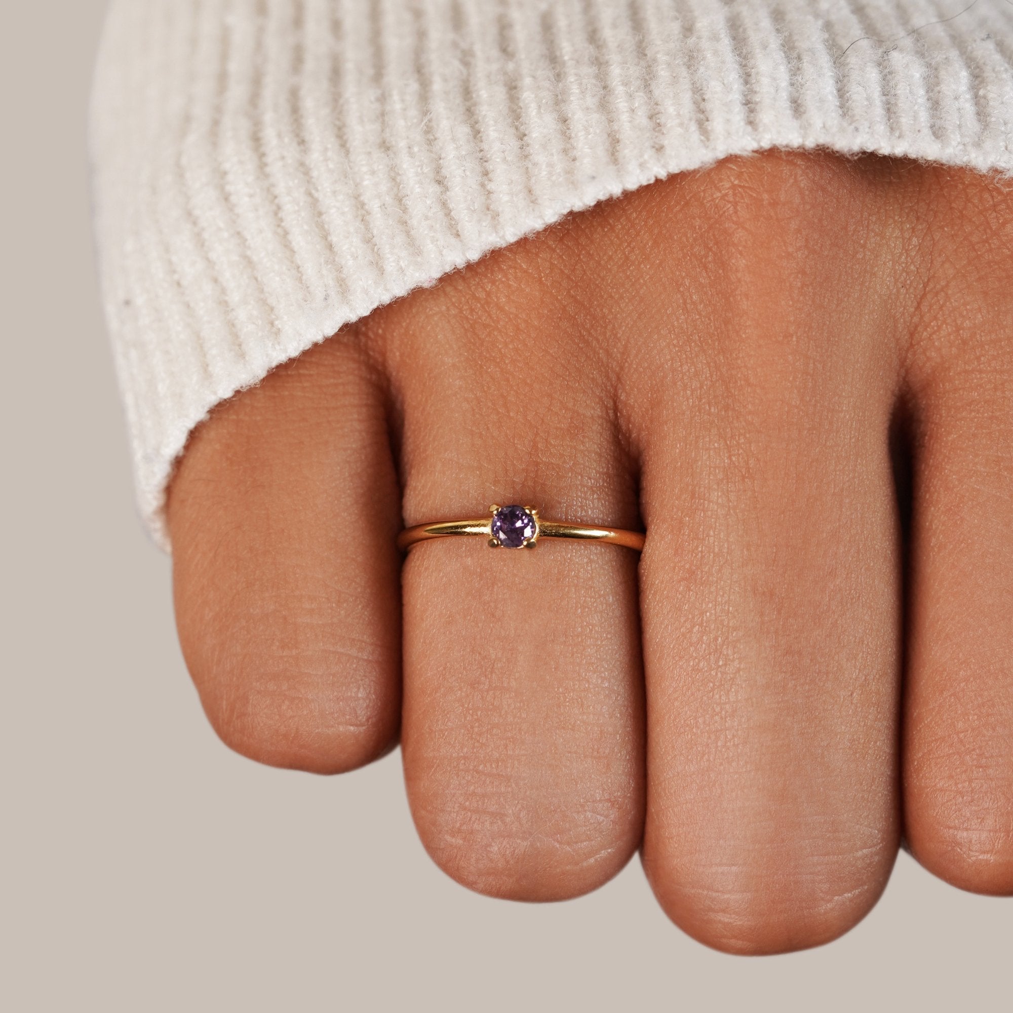 Anillos de oro con piedra de nacimiento