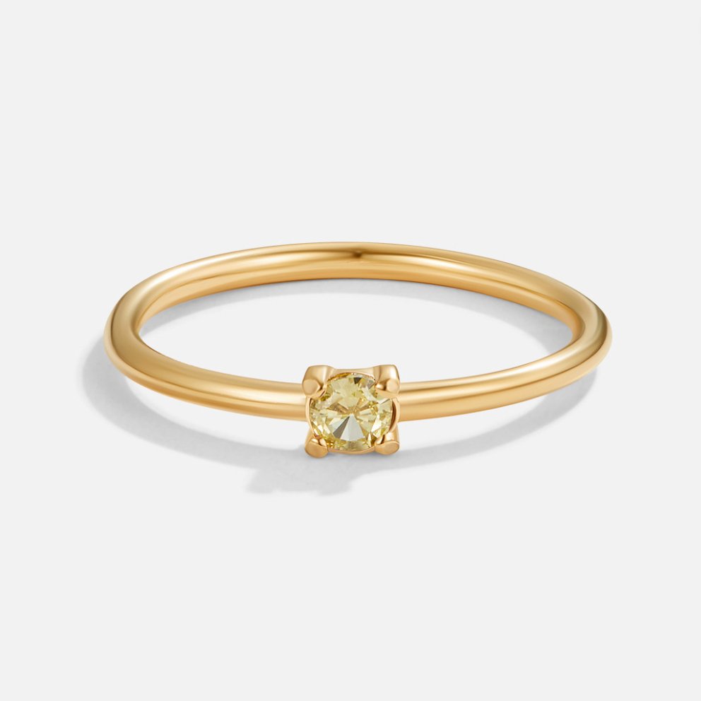 Anillos de oro con piedra de nacimiento
