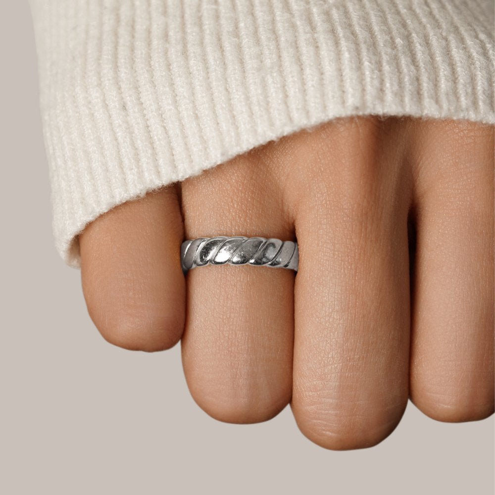 Anillo de Plata Calira Torcido Infinito